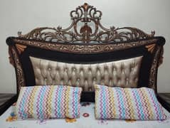 Double bed with 2 side tables and 1 dressing table