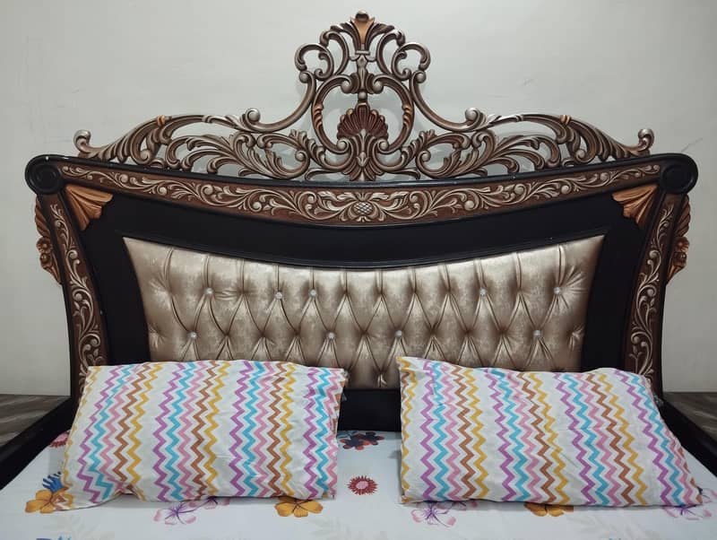 Double bed with 2 side tables and 1 dressing table 0