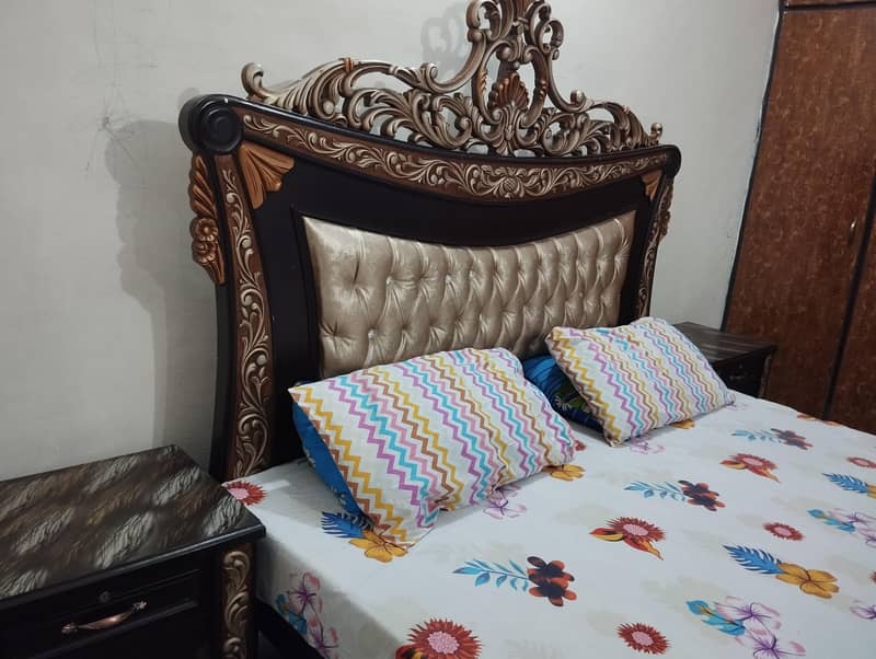 Double bed with 2 side tables and 1 dressing table 1