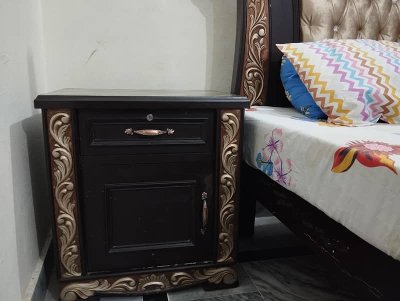 Double bed with 2 side tables and 1 dressing table 12