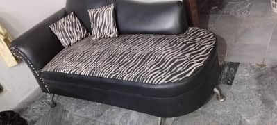 Leather dewan