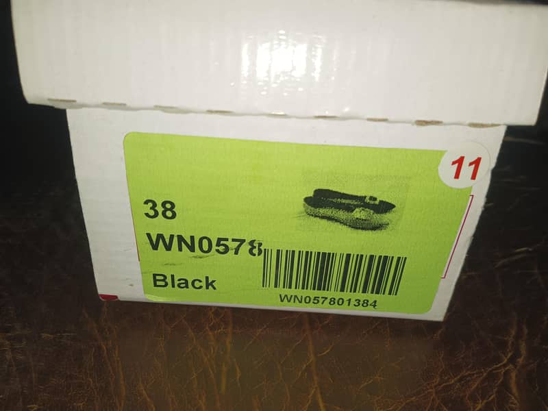 Stylo original pumpy, once worn , comes in box 2