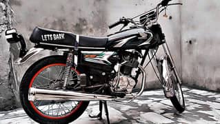 Honda 125 Original condition like new 2014 model 23 original tanki