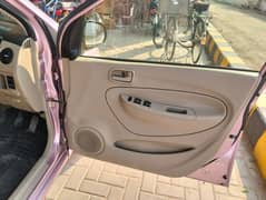 Daihatsu Mira 2005