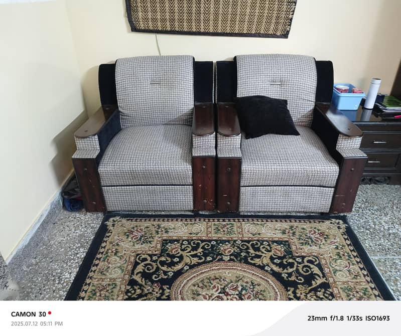 5 seater sofa set with two tables 0