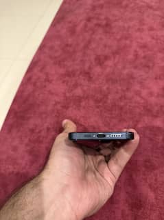 iPhone 15 pro. Sim time active.