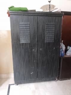 Cheap price of 2 shelves with 4 doors hanging and safe