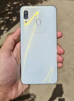 samsung A30 4/64 with box