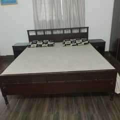 bed with two drawers