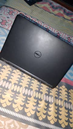 new laptop Dell Cor i7