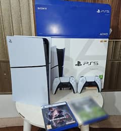 New PlayStation 5 Slim (PS5), 2 Controllers, 1 Game