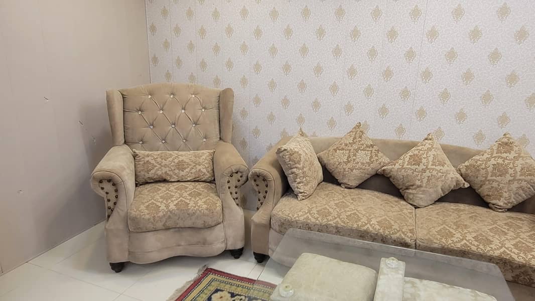 7 seater sofa with table and 4 stools 4