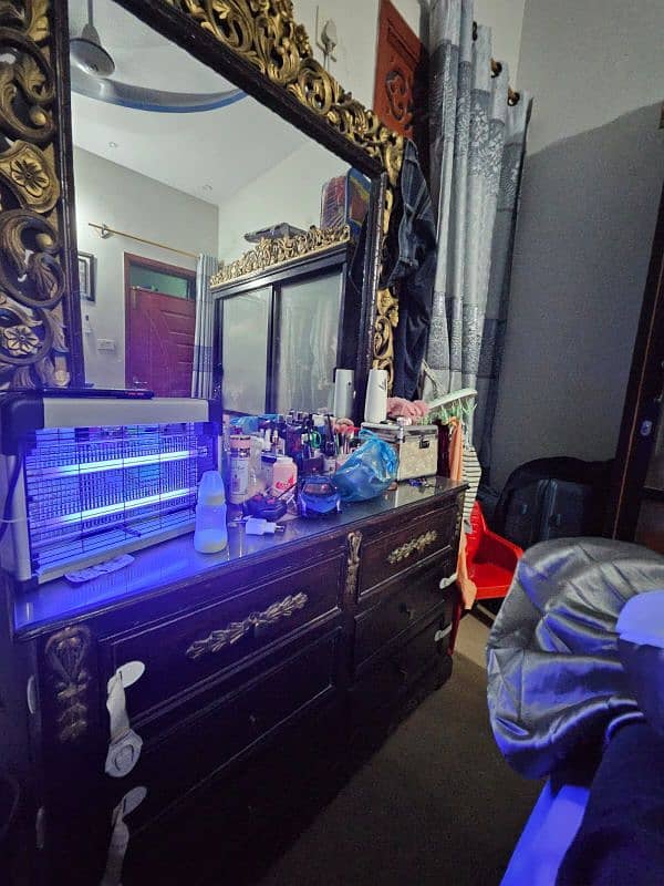 King size bed with two side tables and dressing table. 2