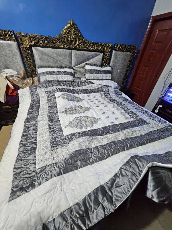 King size bed with two side tables and dressing table. 4