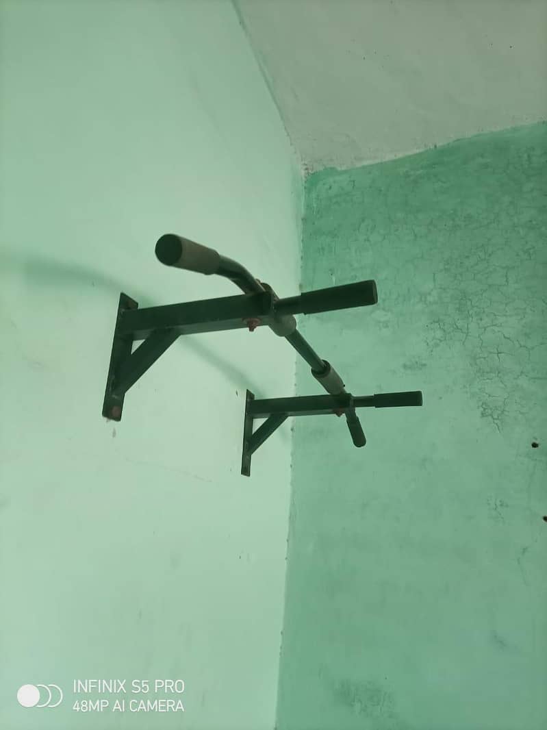 pull up bar in Good condition 0