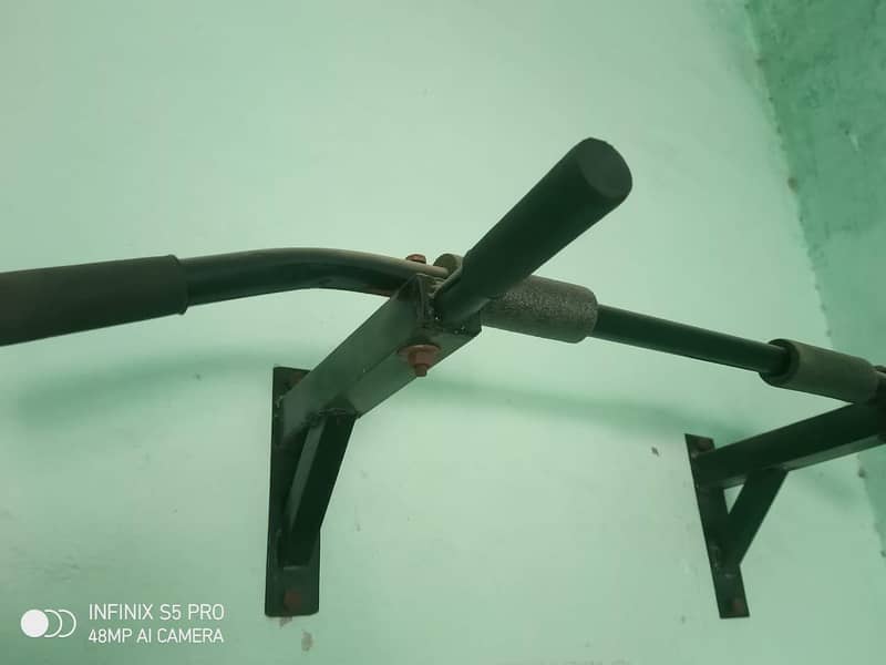 pull up bar in Good condition 2