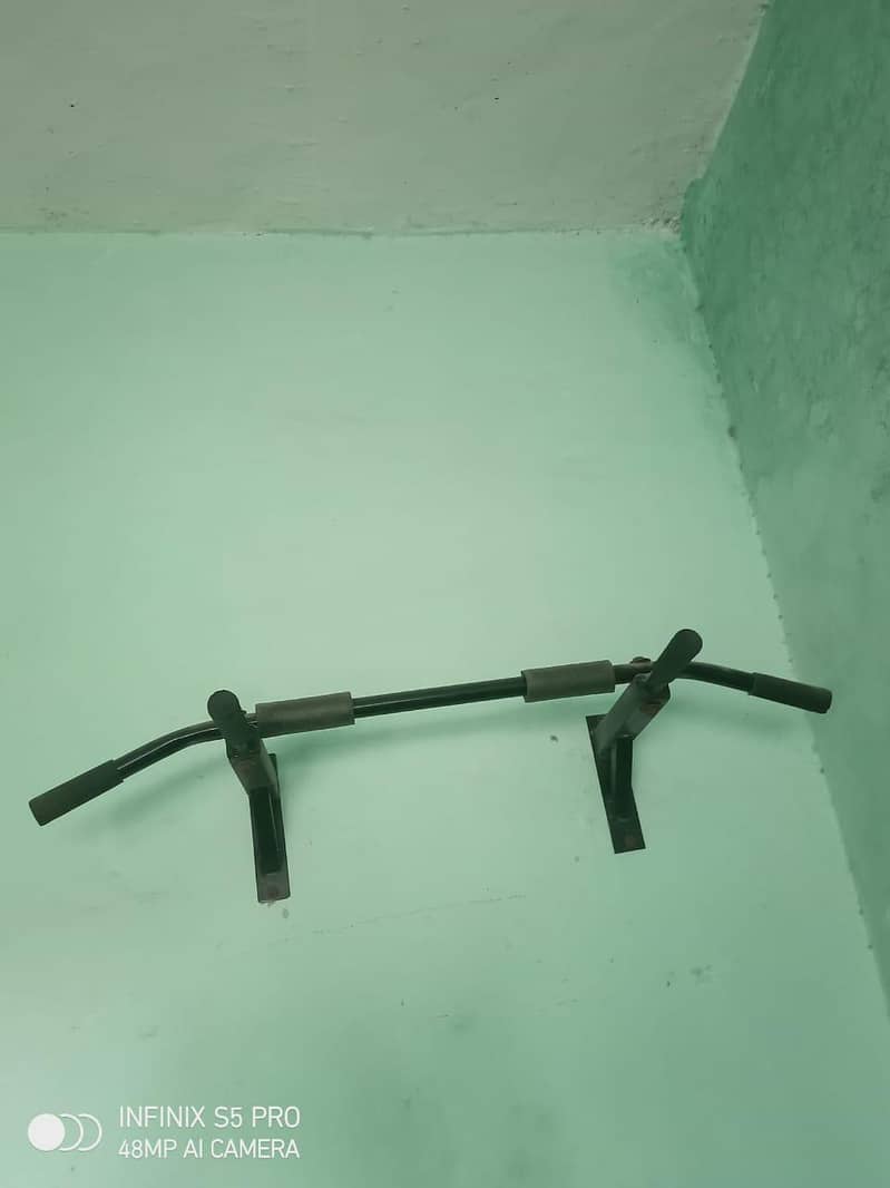 pull up bar in Good condition 3