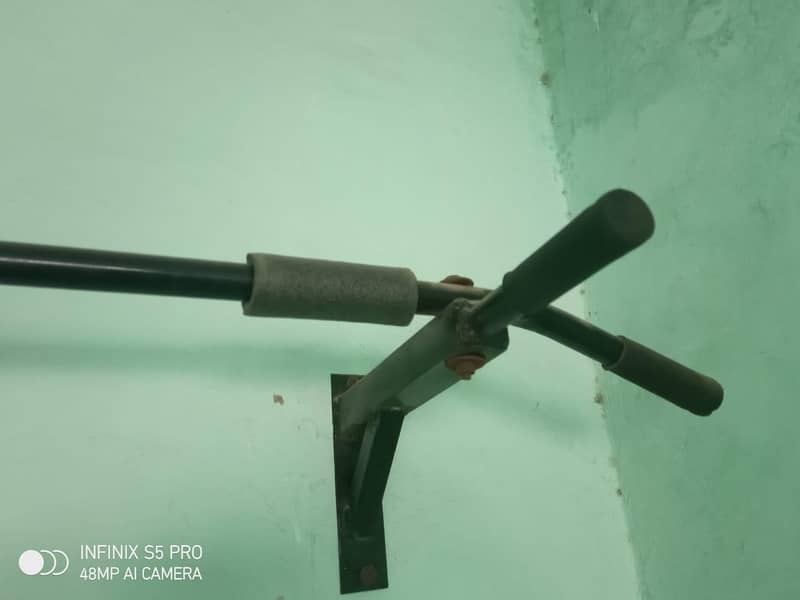 pull up bar in Good condition 4