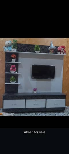 new almari hai kch 2 month use hui h