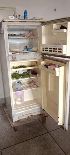 Singer fridge 2,door model CC-363