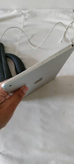 apple ipad 5th generation for sale 9.7inch screen cracked only 100%