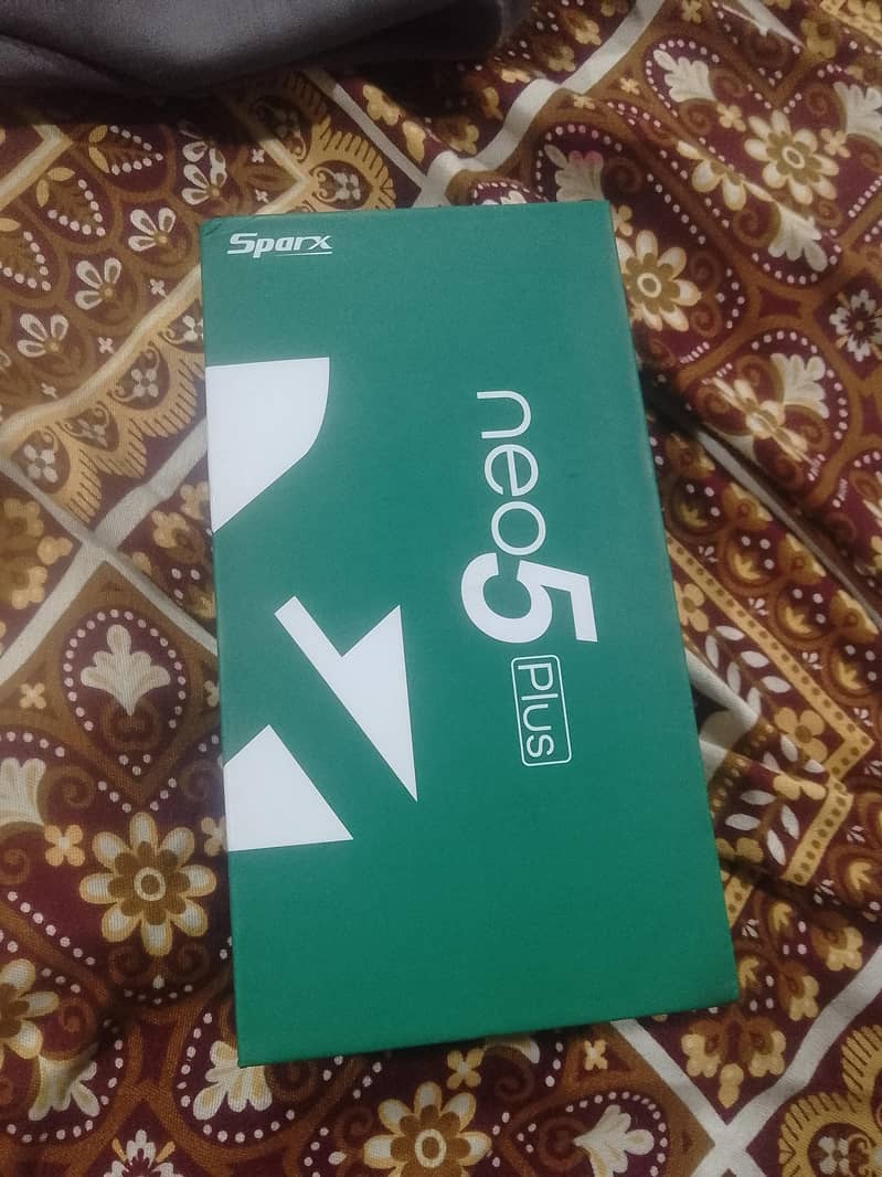 Spark new 5 plus 3/64 with box and charger read add 2