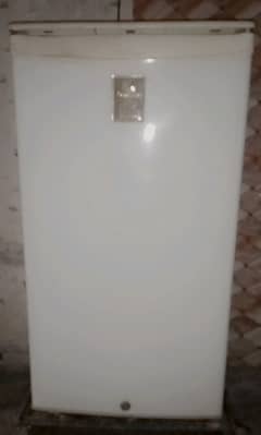 DAWLANCE MINI REFRIGERATOR