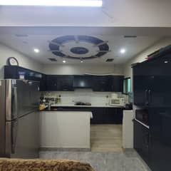 Just Like New 4 Bed Dd (6 Rooms) Portion On 240 Yards Facing 400 Yards Bungalows On The Main 100 Feet Road In Block 4 Gulistan-E-Jauhar With Green Belt For Car Parking
