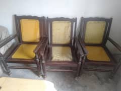 lakri ki chairs for sale hain