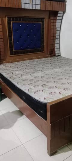 bed site. table 2 aur 1 drasing table