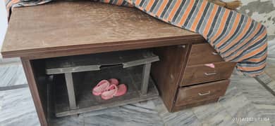 Office Table New Condition