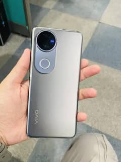 Vivo V50