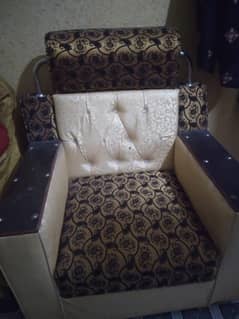 complete bed set hai dressing table kapray aur bartan wali almari