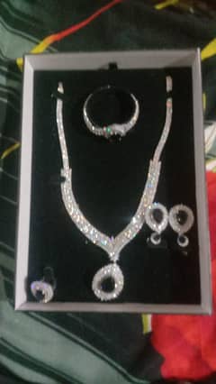 Stunning Platinum Original Sara Collection Kuwait with Pre Loved Box