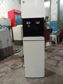 Pel dispenser look like new