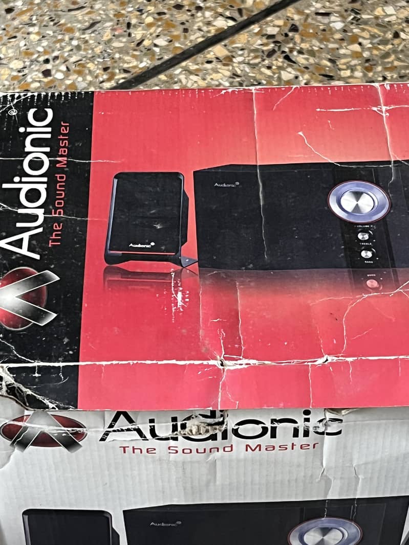 Audionic Max7 woofer and speaker with box 0