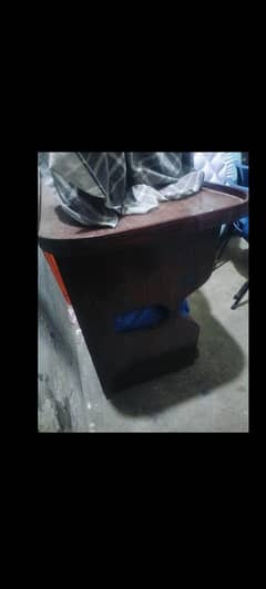 T. v trolly of palae