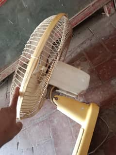 royal selling fan