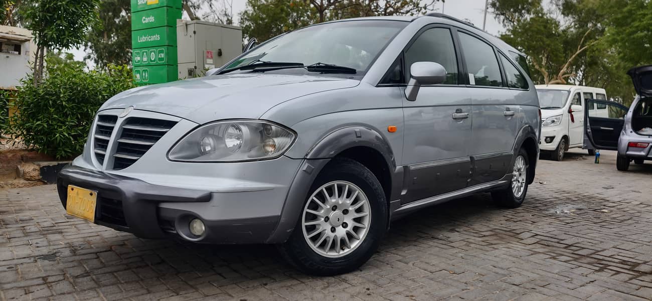 ssangyong stavic full original own engine better than apv,hiace,every 0