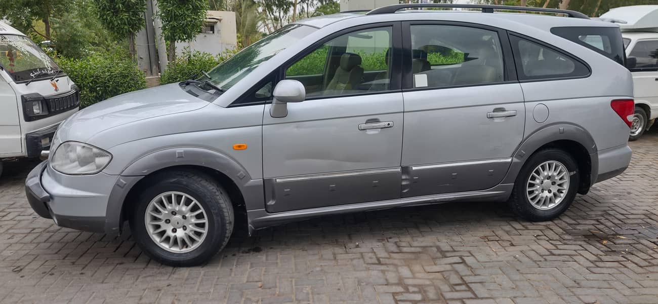 ssangyong stavic full original own engine better than apv,hiace,every 1