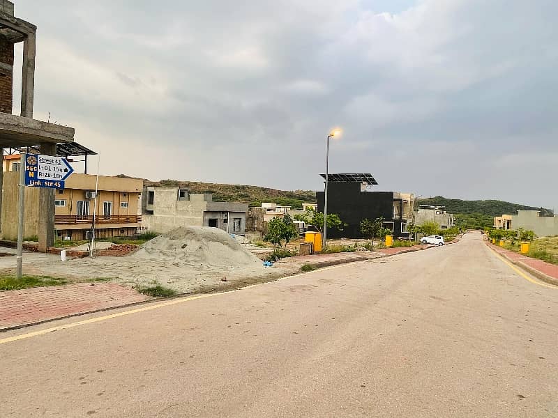 8Marla Dead End Plot With 6Marla Extraland Ideal Location Solid Land With Stunning Views 3