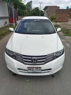 Honda City 2014 70% Genven New rims and Tyres