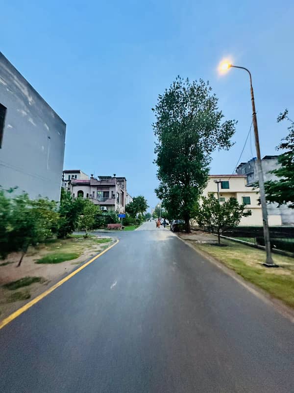 FACING PARK HOT LOCATION 5 MARLA PLOT IN TULIP EXT BLOCK 1