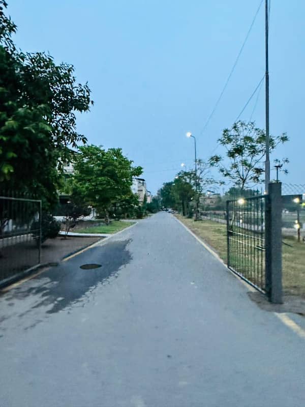 FACING PARK HOT LOCATION 5 MARLA PLOT IN TULIP EXT BLOCK 3