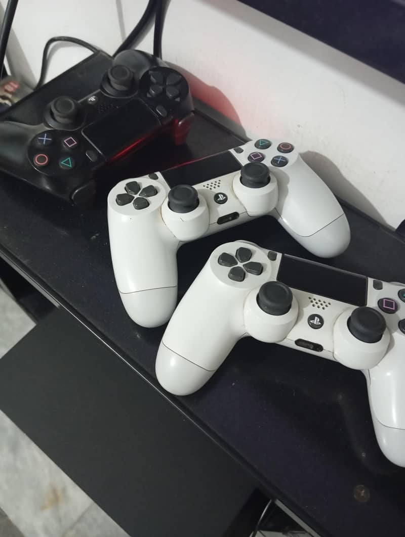 ps4 1tb with 3 controllers and games 4