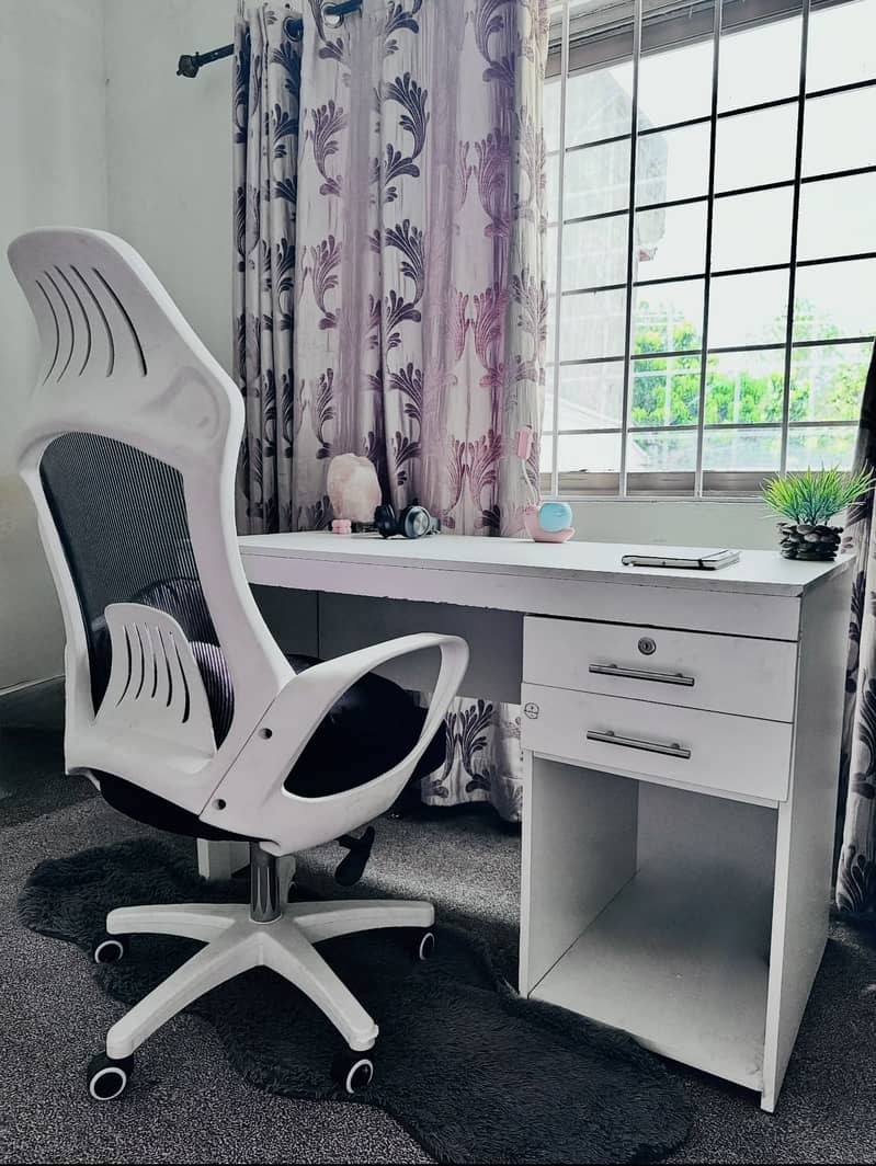 Study Table / Desk 0