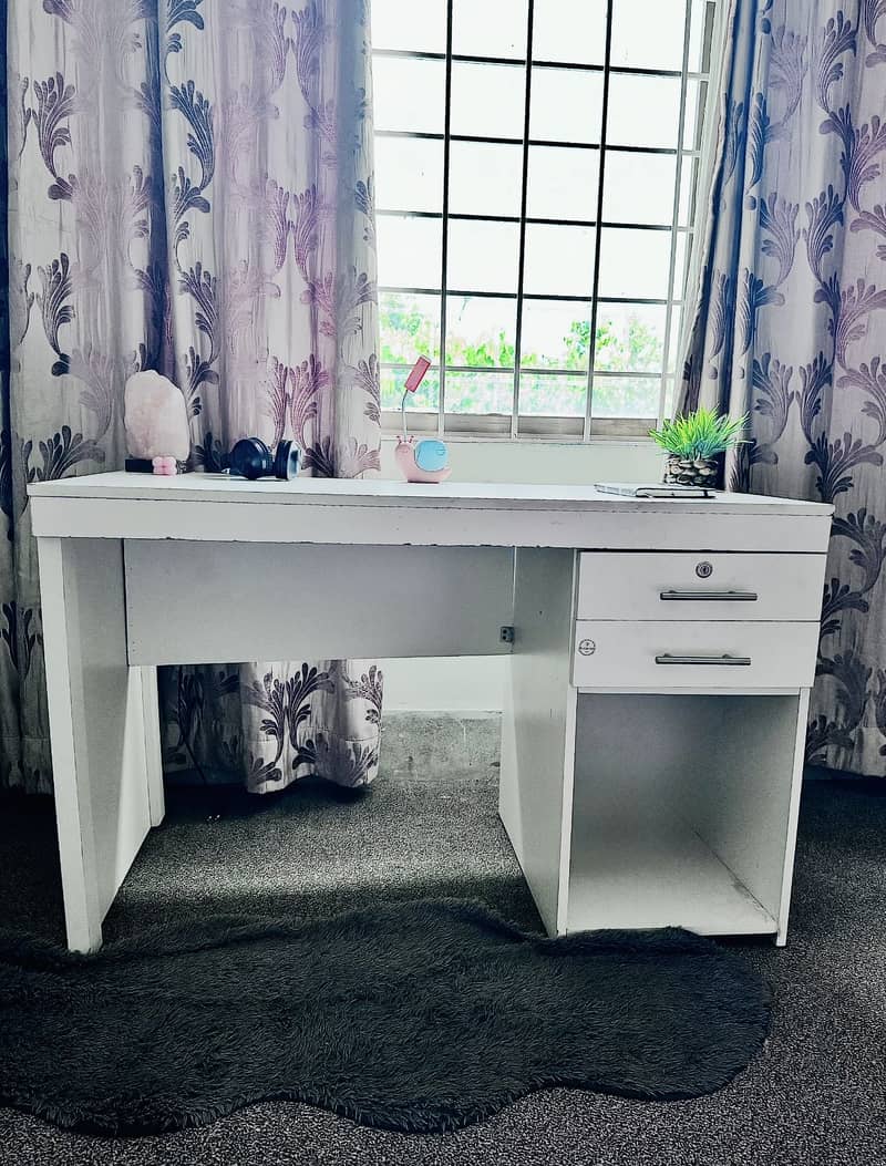 Study Table / Desk 1