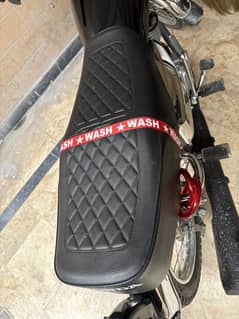 125 2023 model seat