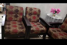 Used like new 5 seater  sofa set for urgent sale!!!
