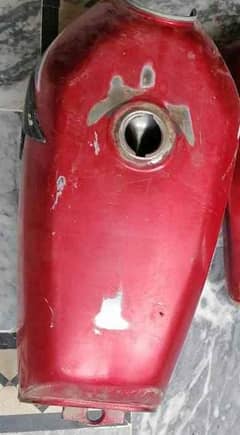 Honda 125 tanki tappy